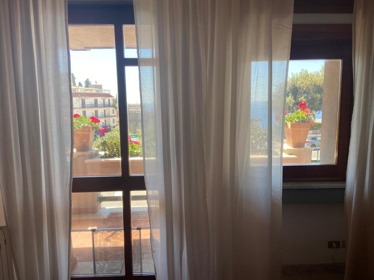 Villa Centaurea Apartment With Private Parking Taormina Kültér fotó